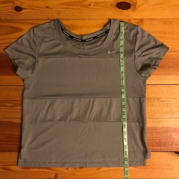 Nike Silver Dri Fit Running Top, EUC, M - Picture 8 of 13